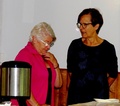 Kahvi-ja ruokatarjoilun hoitivat Sirpa Muhonen ja Pirjo Kontulainen.