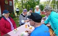 Hanna Väisänen, Elli Tenkanen, Eero Väisänen ja Sirpa Muhonen, selin Matti Jukarainen.
